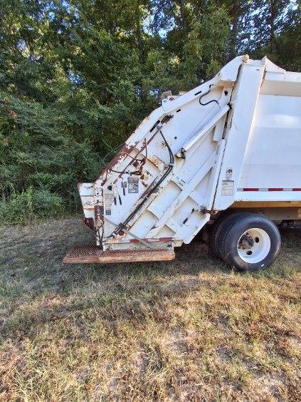 2010 Freightliner Heil Rear Loader - image 4