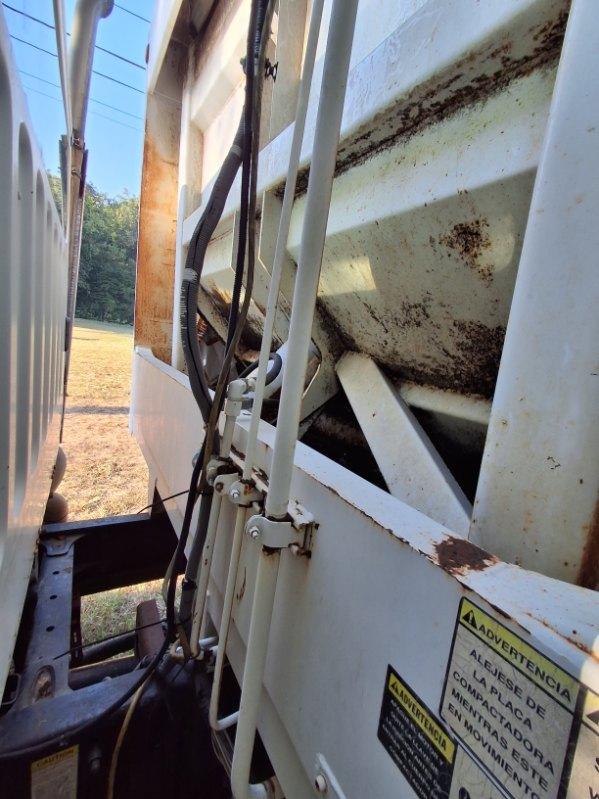 2010 Freightliner Heil Rear Loader - image 27