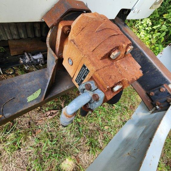 2002 International Heil Rear Loader - image 9