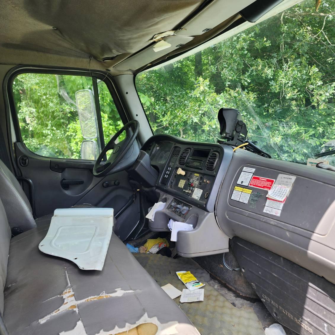 2010 Freightliner Heil Rear Loader - image 5