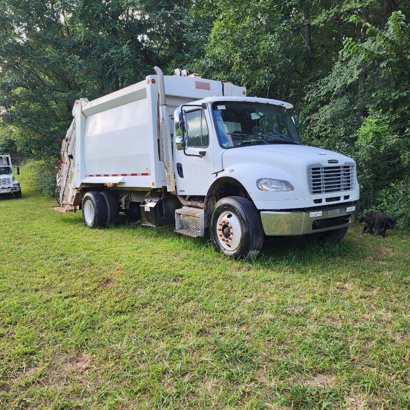 2010 Freightliner Heil Rear Loader - image 1