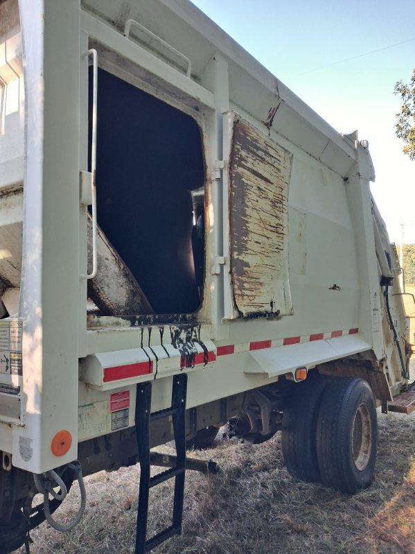 2010 Freightliner Heil Rear Loader - image 15