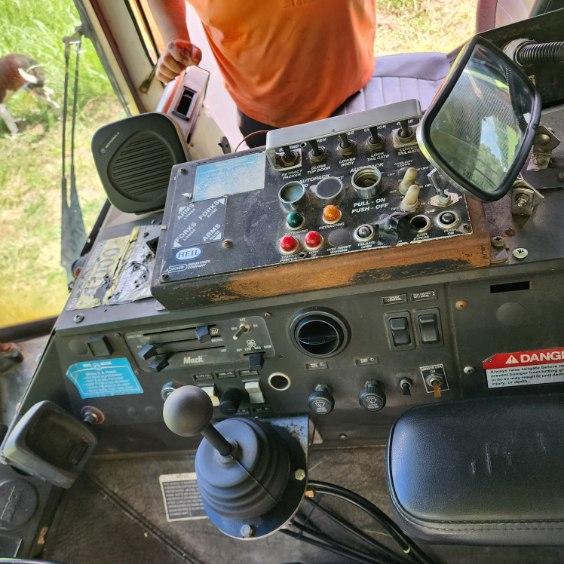 2001 Mack Heil Front Loader - image 5
