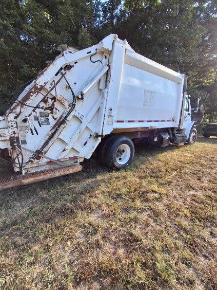 2010 Freightliner Heil Rear Loader - image 3