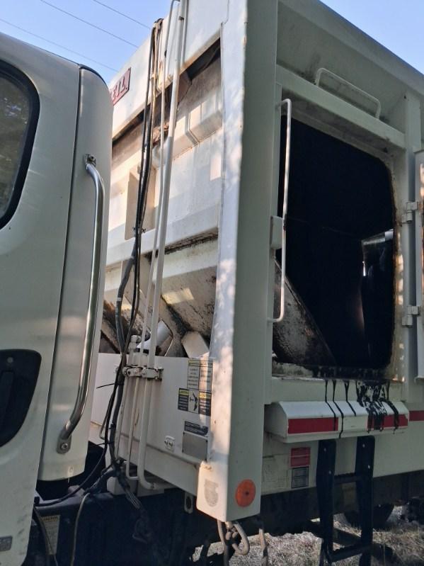 2010 Freightliner Heil Rear Loader - image 14