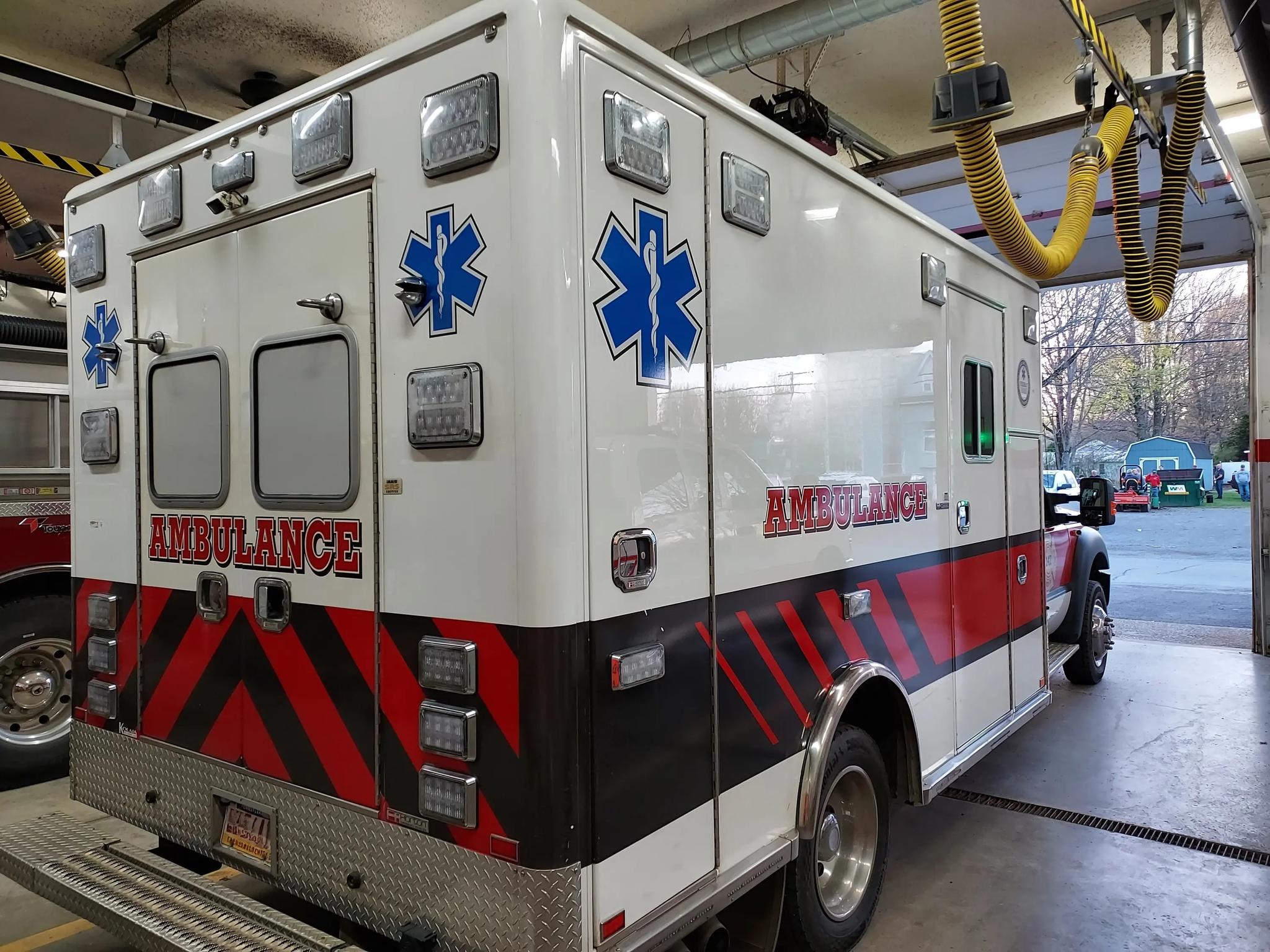 2016 Horton Ford 4x4 Type I Ambulance - image 5
