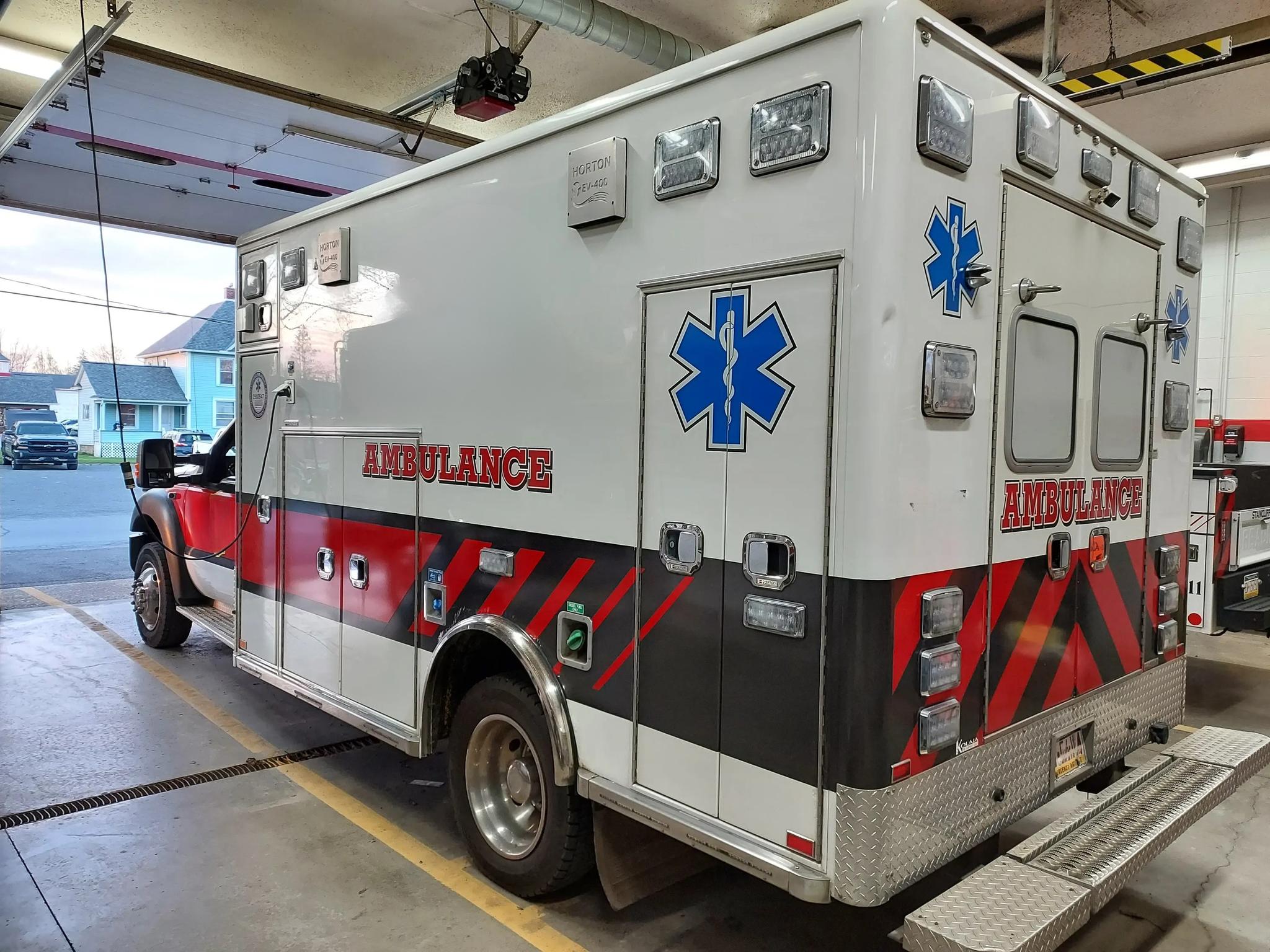 2016 Horton Ford 4x4 Type I Ambulance - image 3