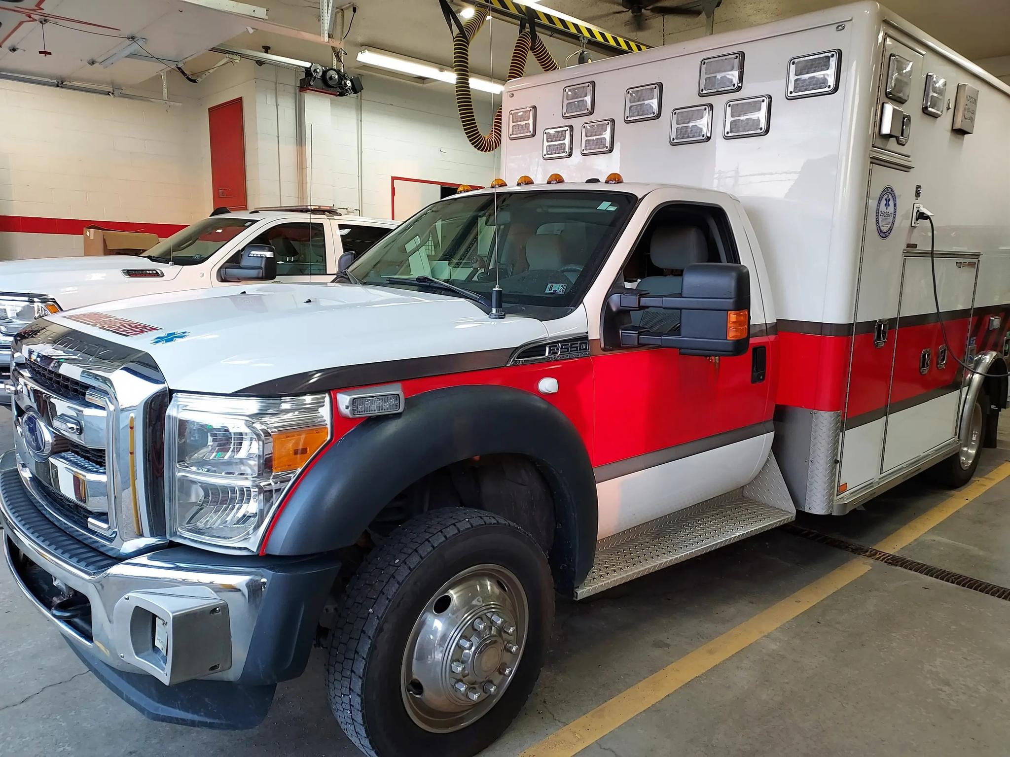 2016 Horton Ford 4x4 Type I Ambulance - image 2