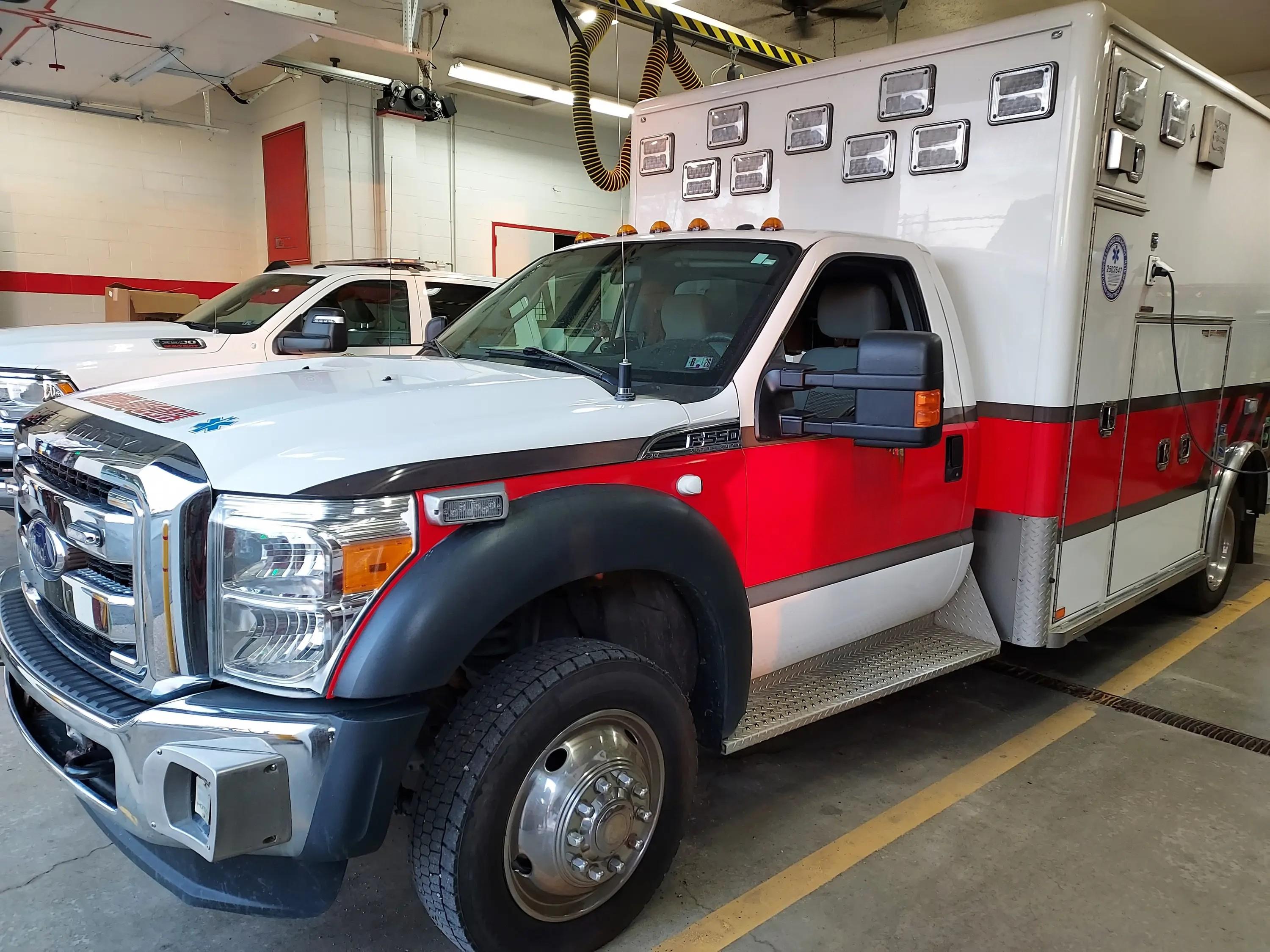 2016 Horton Ford 4x4 Type I Ambulance - image 2
