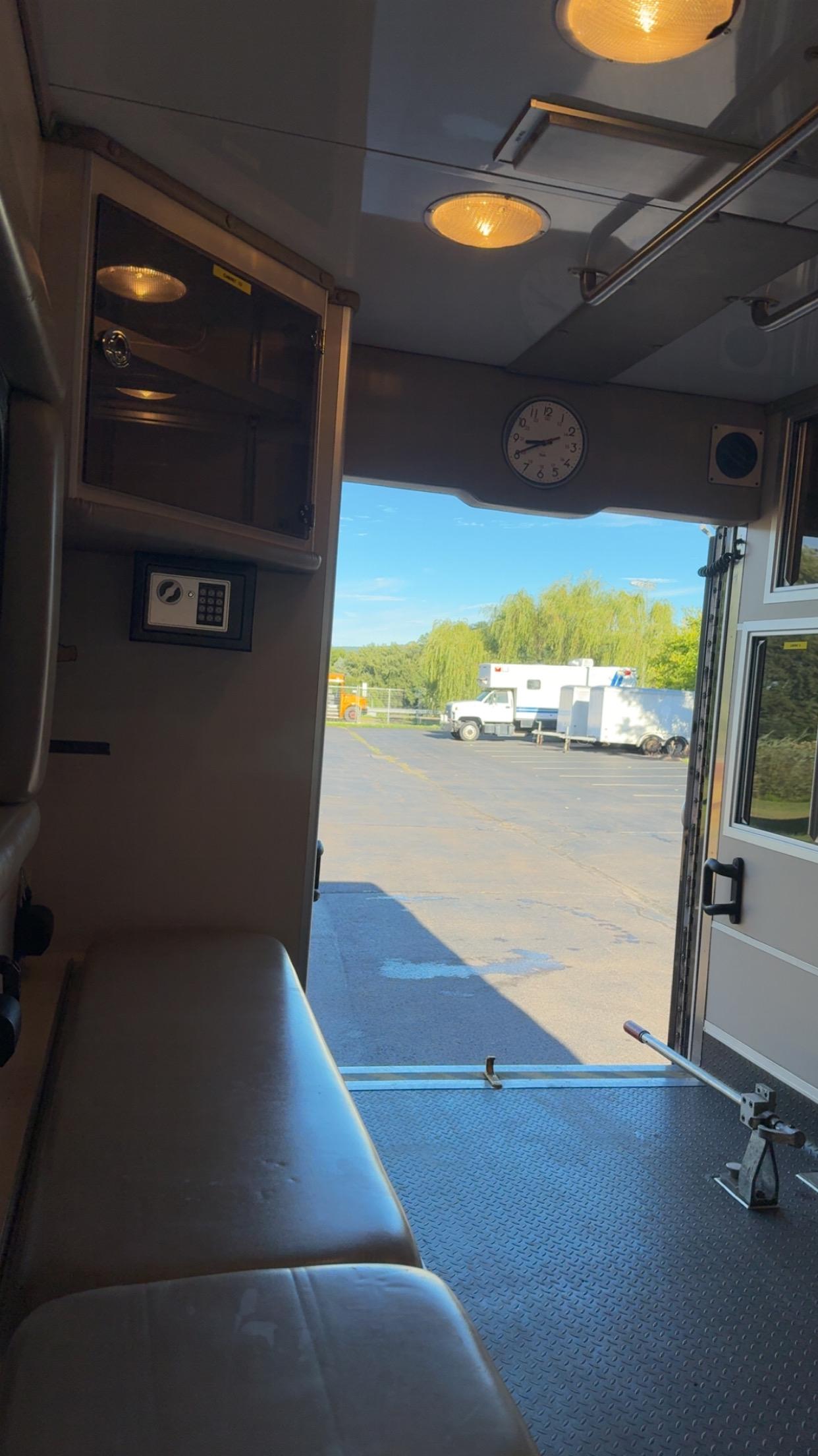 2010 MedTec Chevrolet Type III Ambulance - image 13