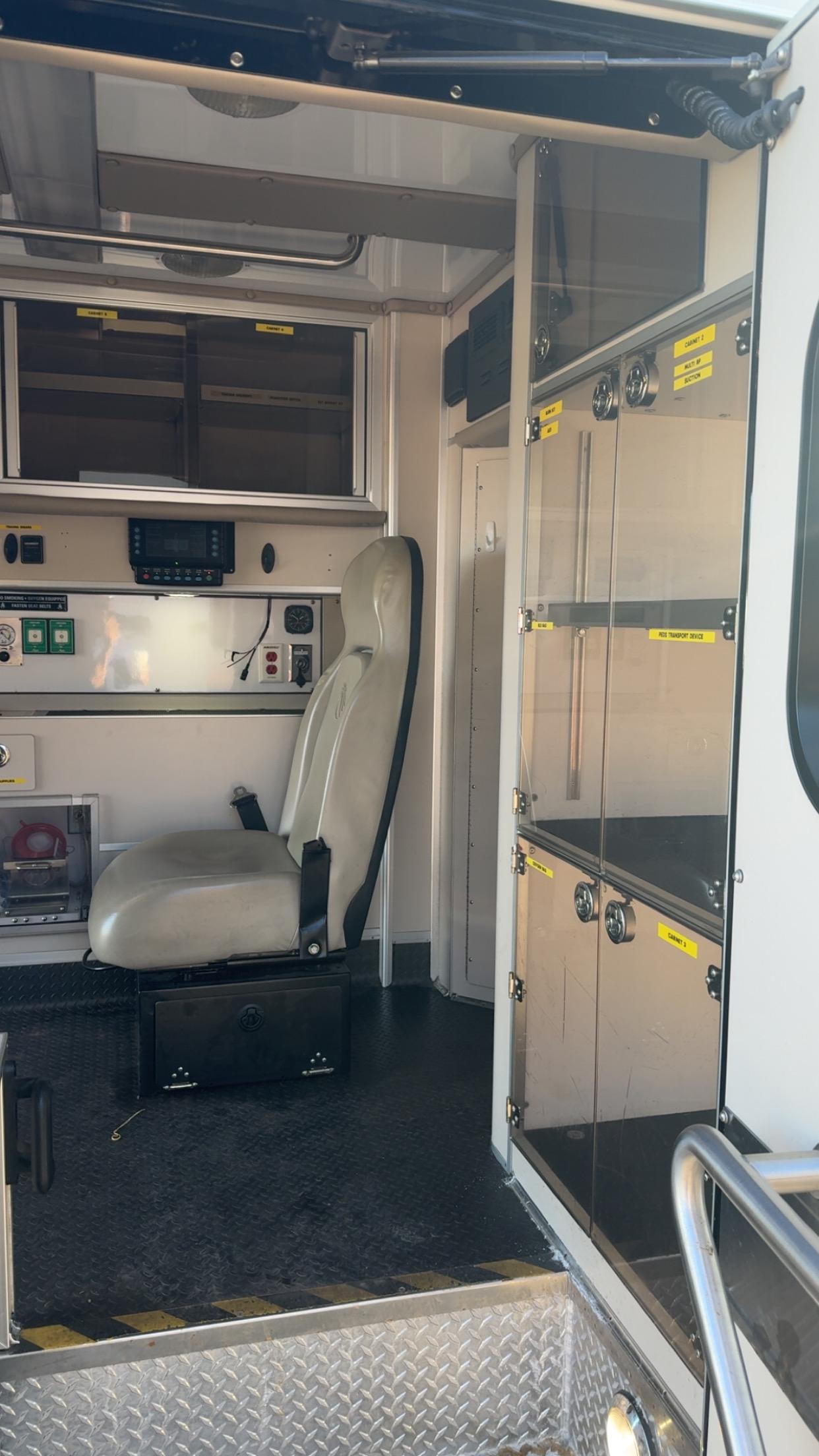 2010 MedTec Chevrolet Type III Ambulance - image 15