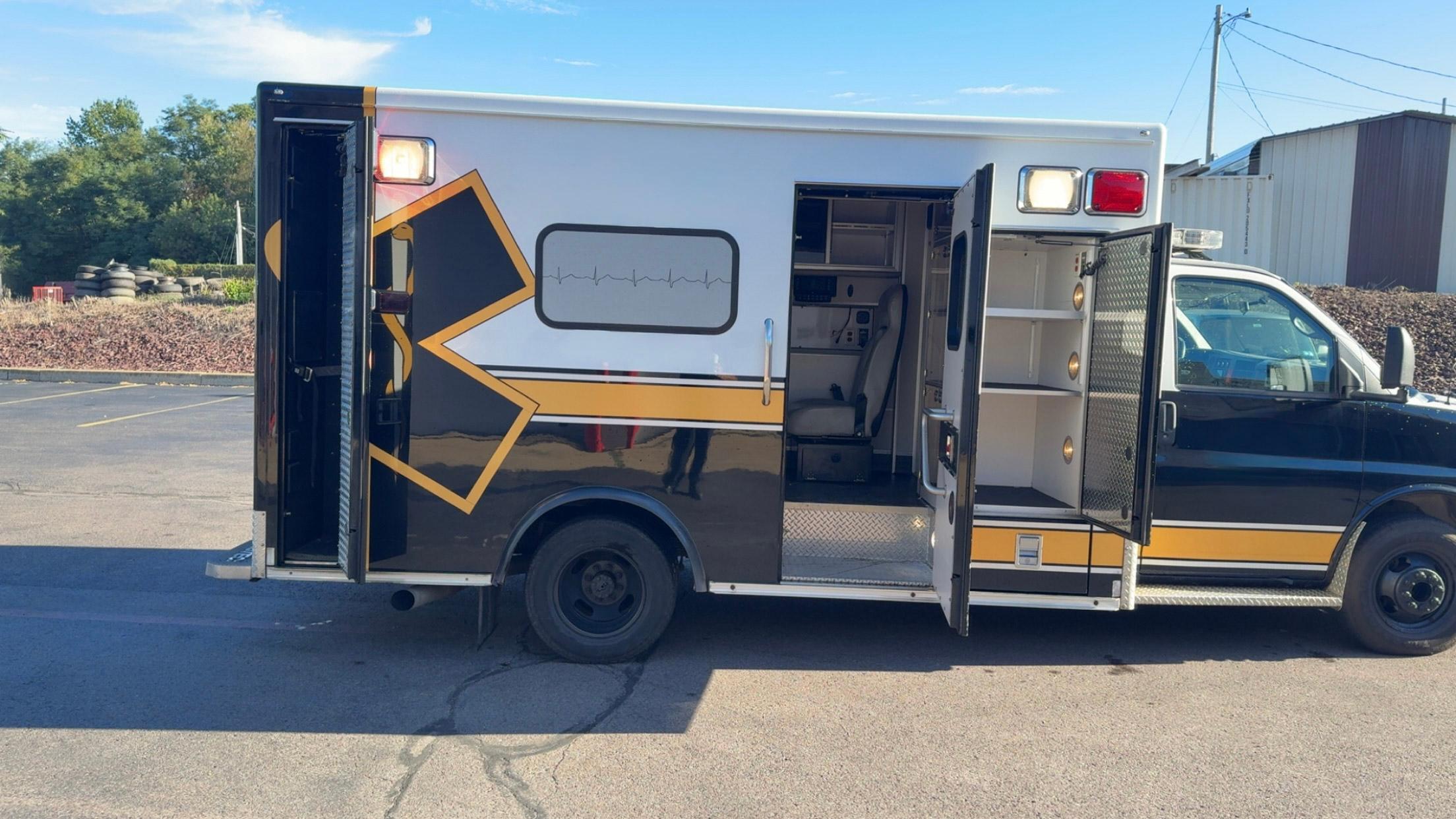 2010 MedTec Chevrolet Type III Ambulance - image 9
