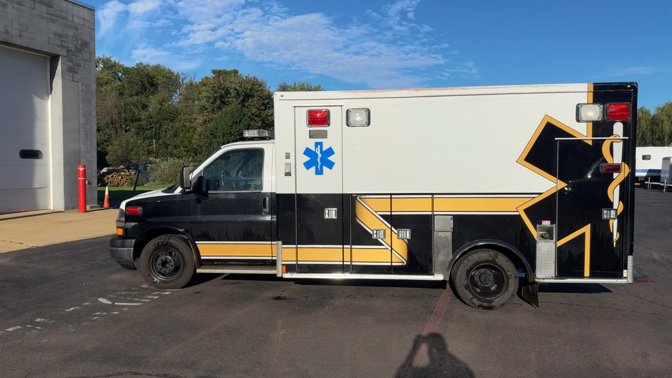 2010 MedTec Chevrolet Type III Ambulance - image 7