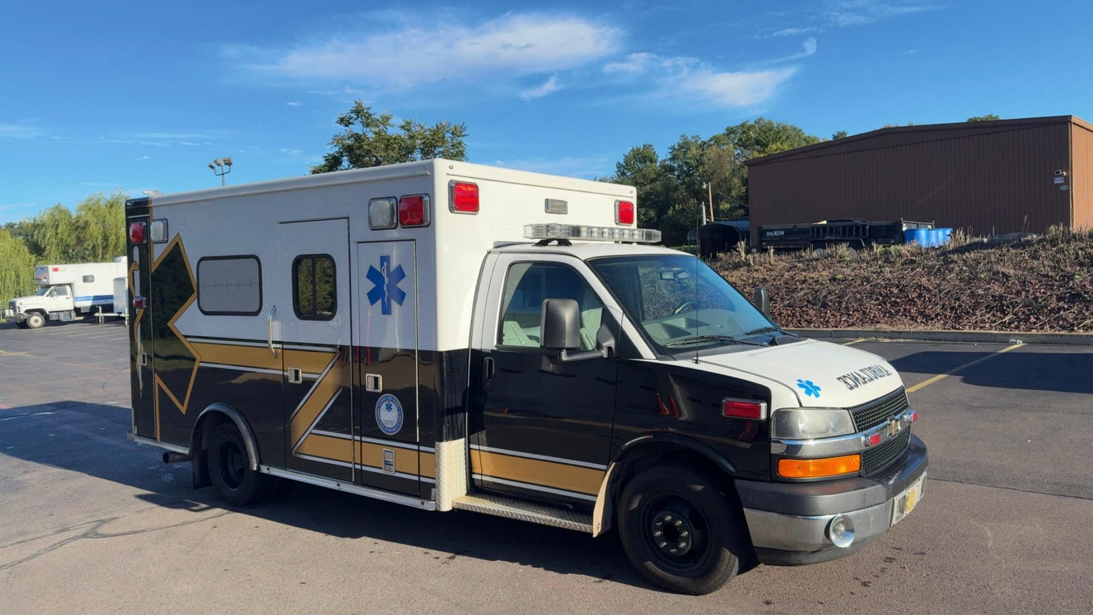 2010 MedTec Chevrolet Type III Ambulance - image 2