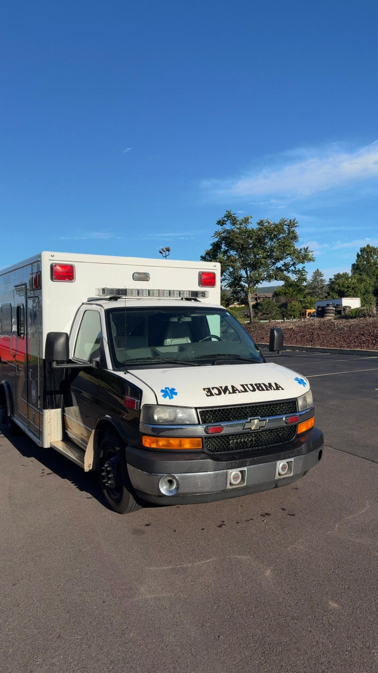2010 MedTec Chevrolet Type III Ambulance - image 5