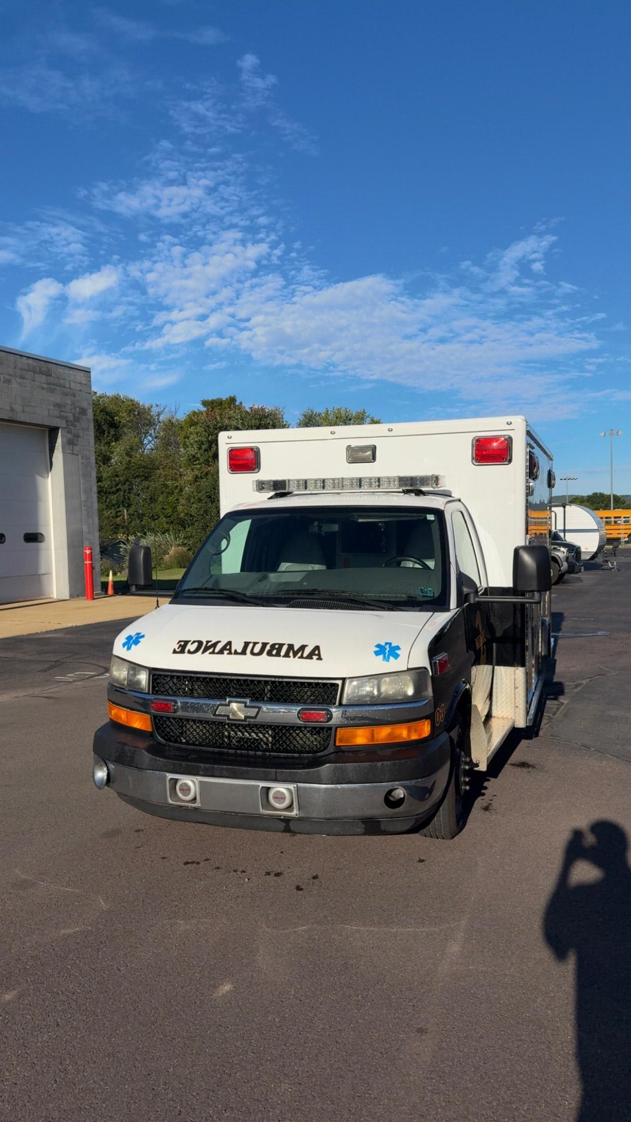 2010 MedTec Chevrolet Type III Ambulance - image 4
