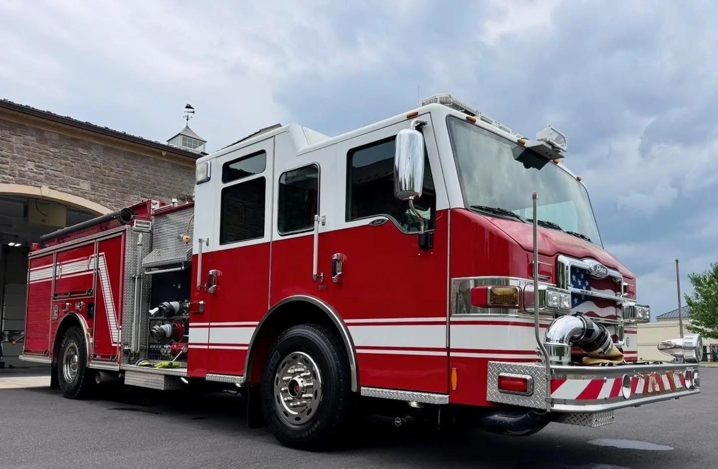 2008 Pierce 4x4 Pumper - image 2