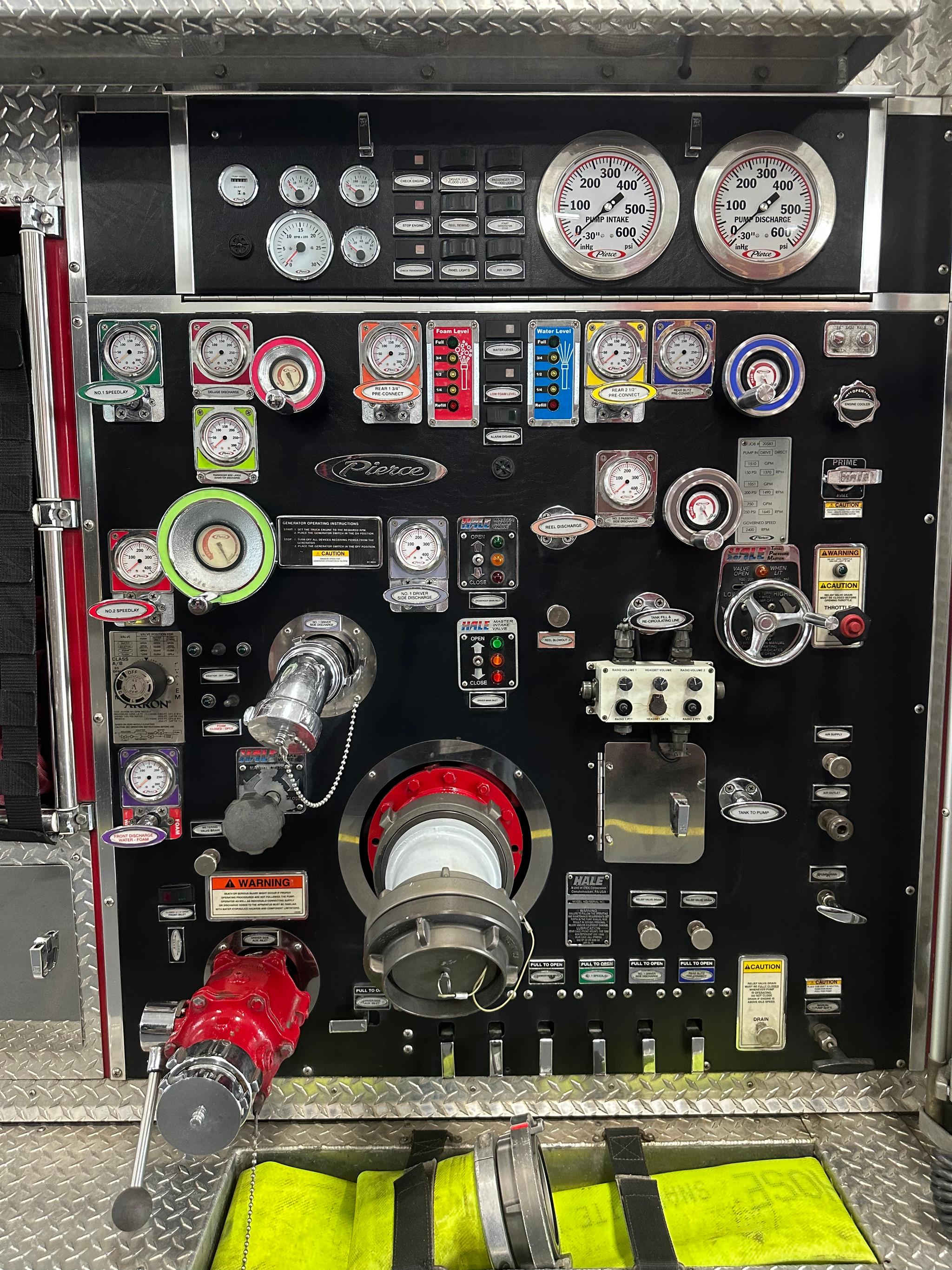 2008 Pierce 4x4 Pumper - image 5