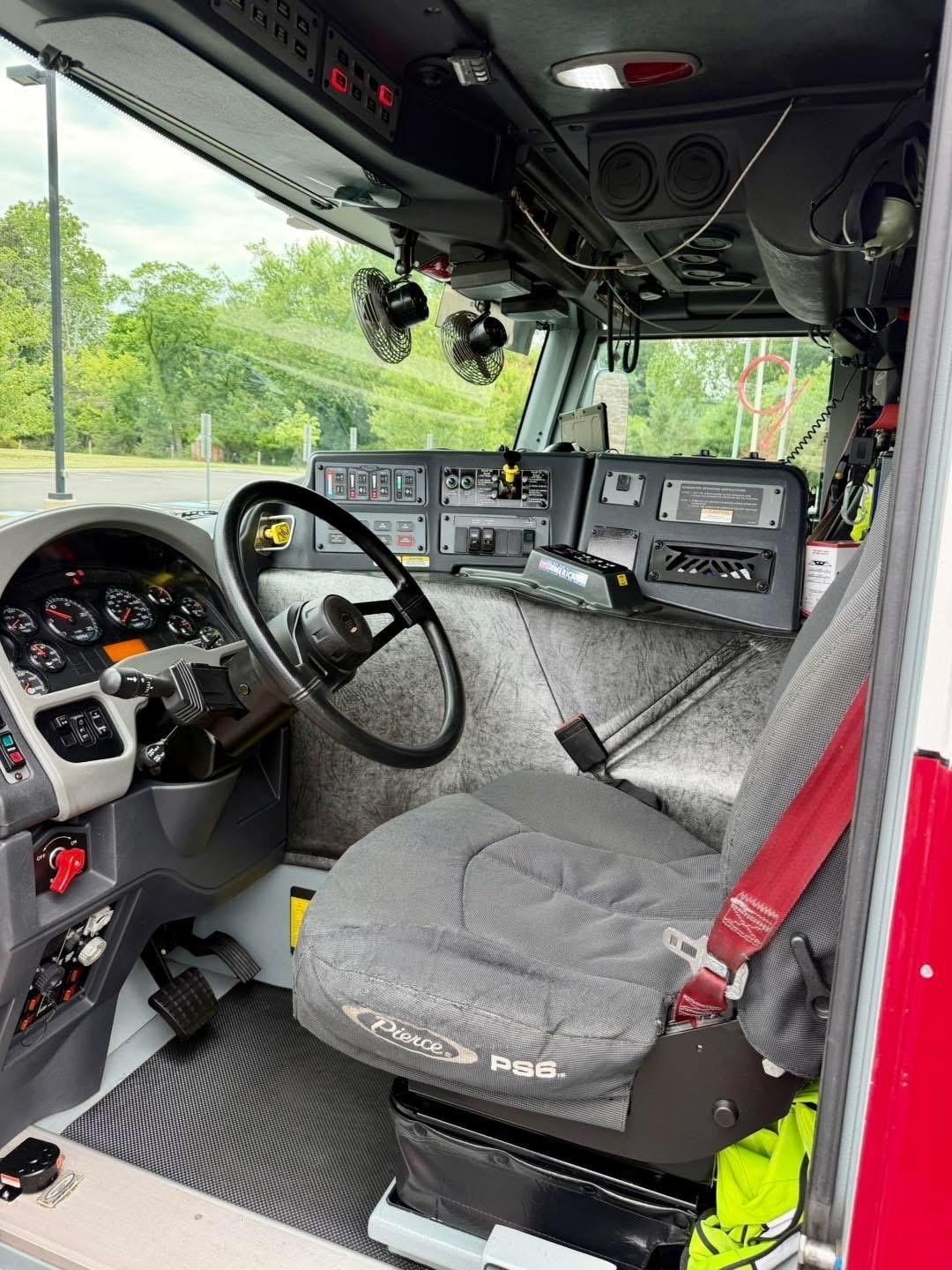2008 Pierce 4x4 Pumper - image 10