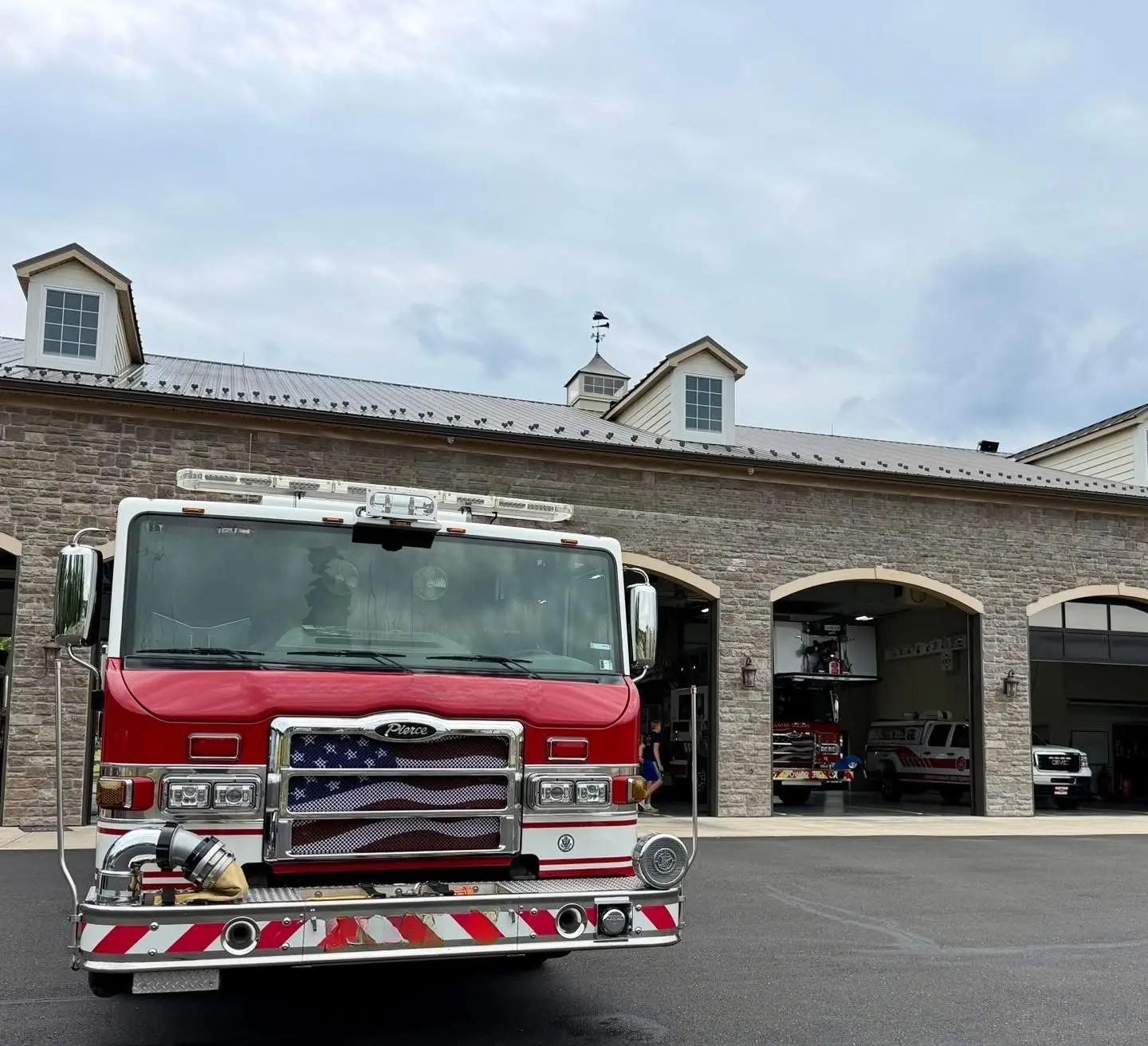 2008 Pierce 4x4 Pumper - image 3