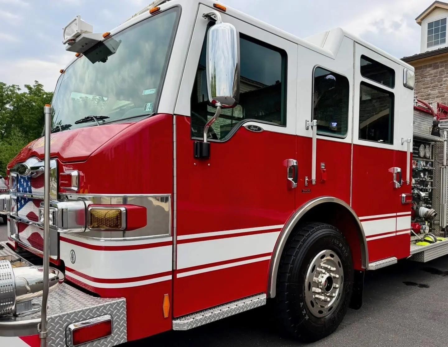 2008 Pierce 4x4 Pumper - image 1