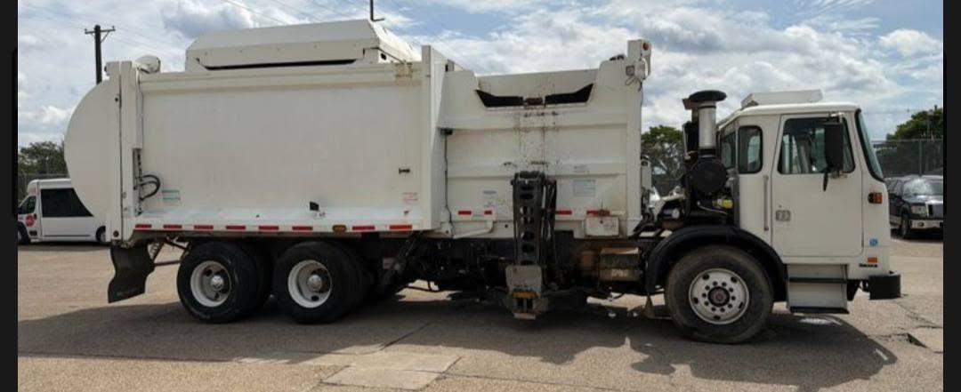 2015 Autocar McNeilus Side Loader - image 13