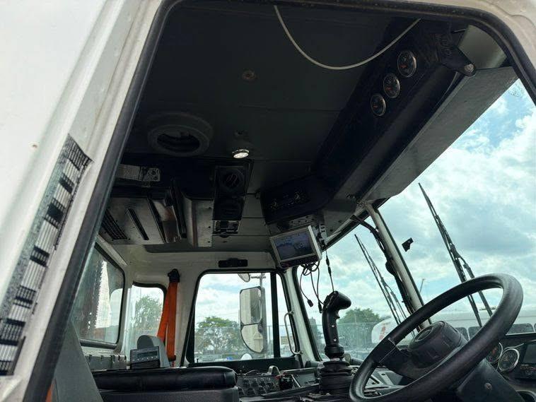 2015 Autocar McNeilus Side Loader - image 40