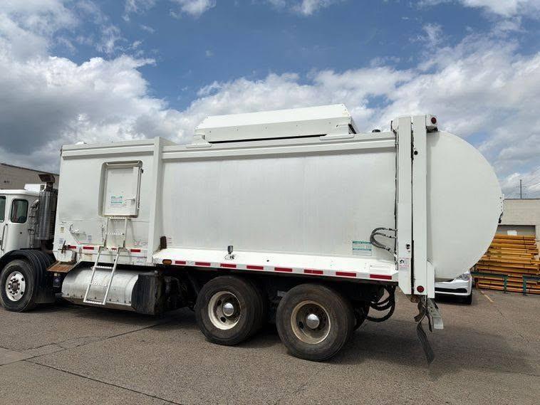 2015 Autocar McNeilus Side Loader - image 2