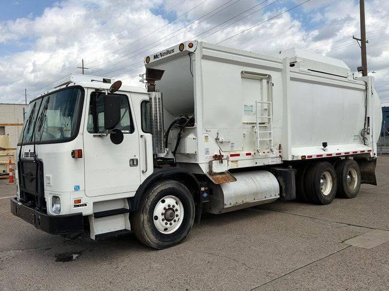 2015 Autocar McNeilus Side Loader - image 10
