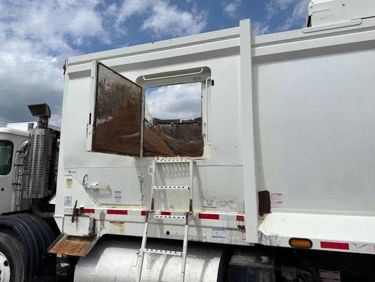 2015 Autocar McNeilus Side Loader - image 15
