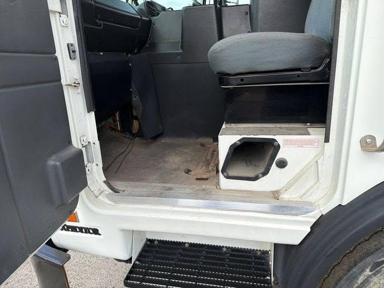 2015 Autocar McNeilus Side Loader - image 38
