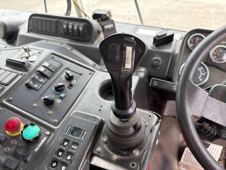 2015 Autocar McNeilus Side Loader - image 34