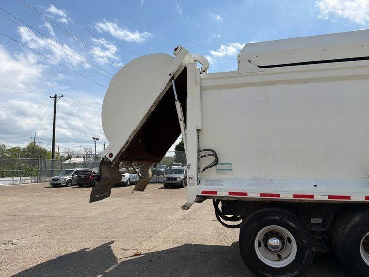 2015 Autocar McNeilus Side Loader - image 14