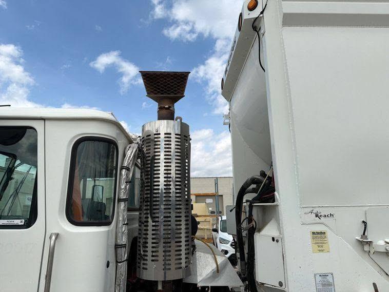 2015 Autocar McNeilus Side Loader - image 7