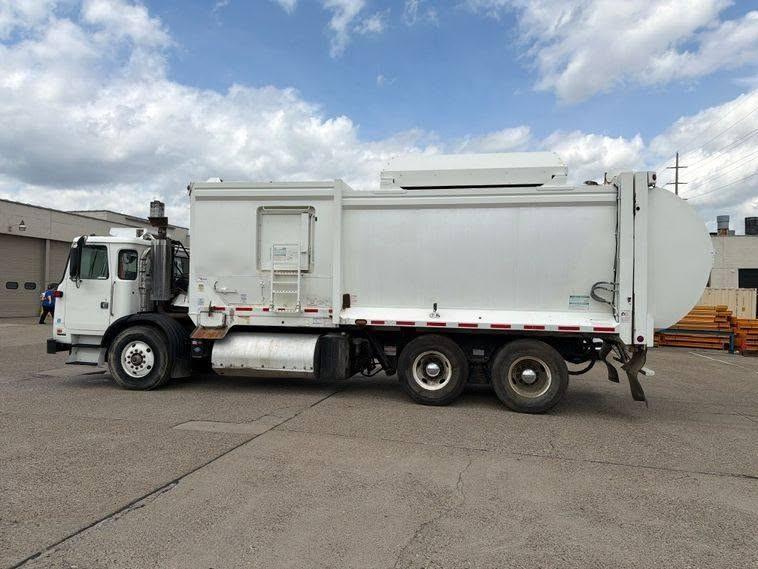 2015 Autocar McNeilus Side Loader - image 9