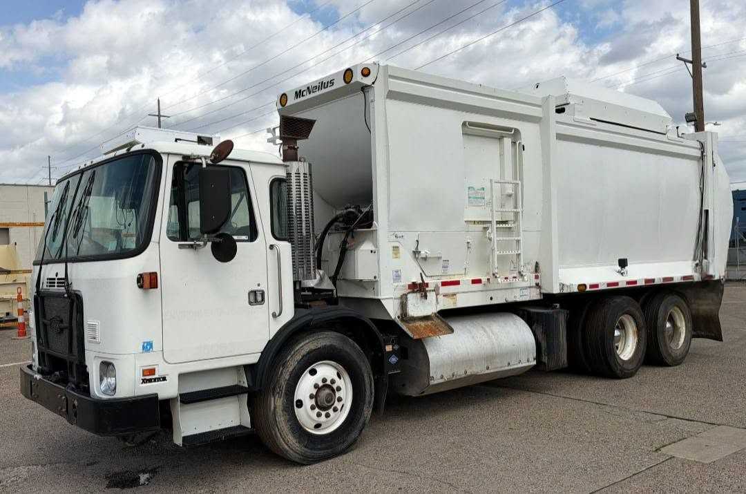 2015 Autocar McNeilus Side Loader