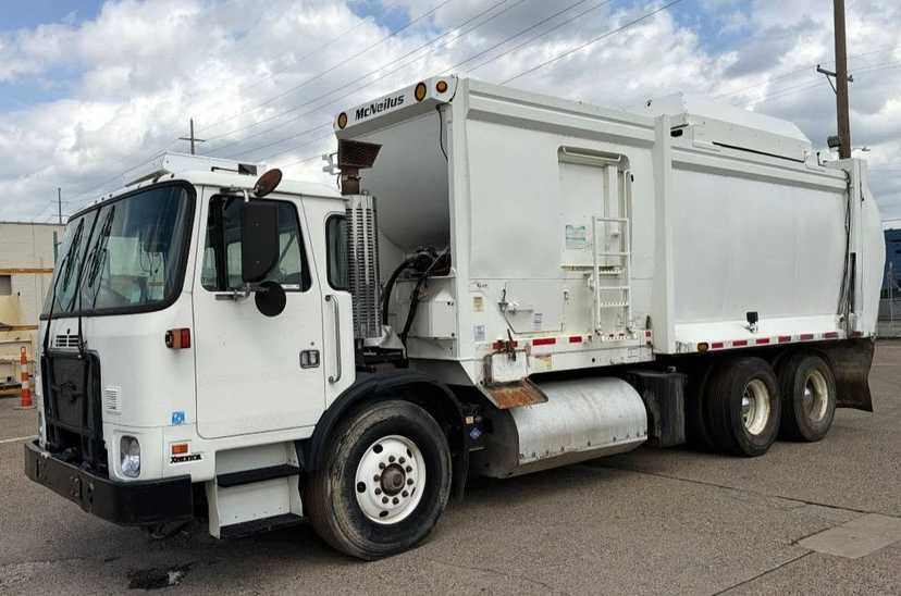 2015 Autocar McNeilus Side Loader