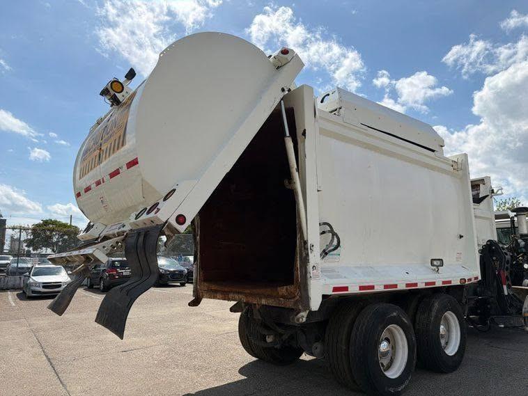 2015 Autocar McNeilus Side Loader - image 8