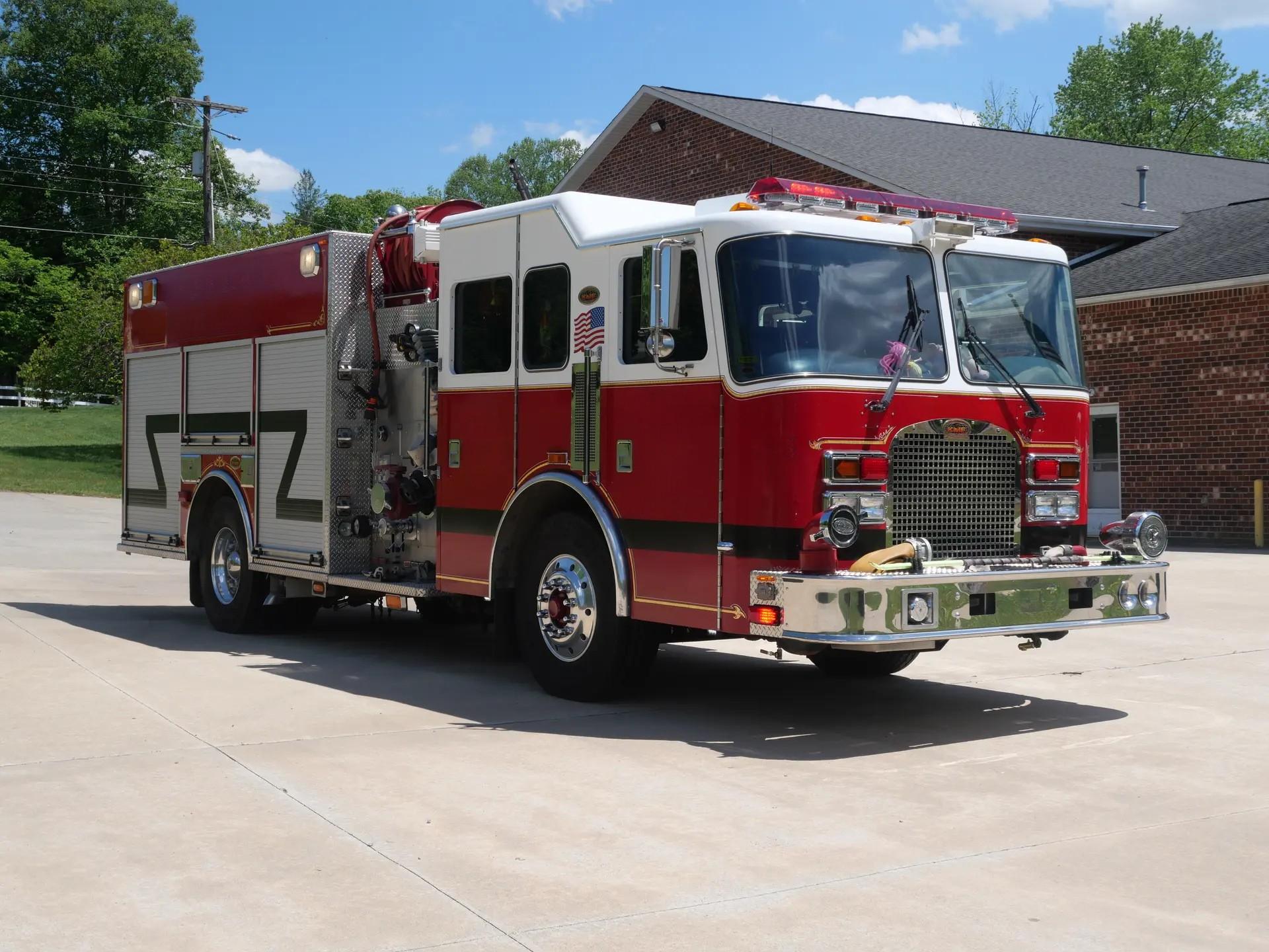 2004 KME Pumper - image 2