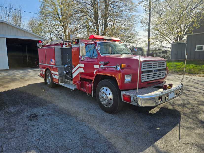 1991 Ford F800 Pumper