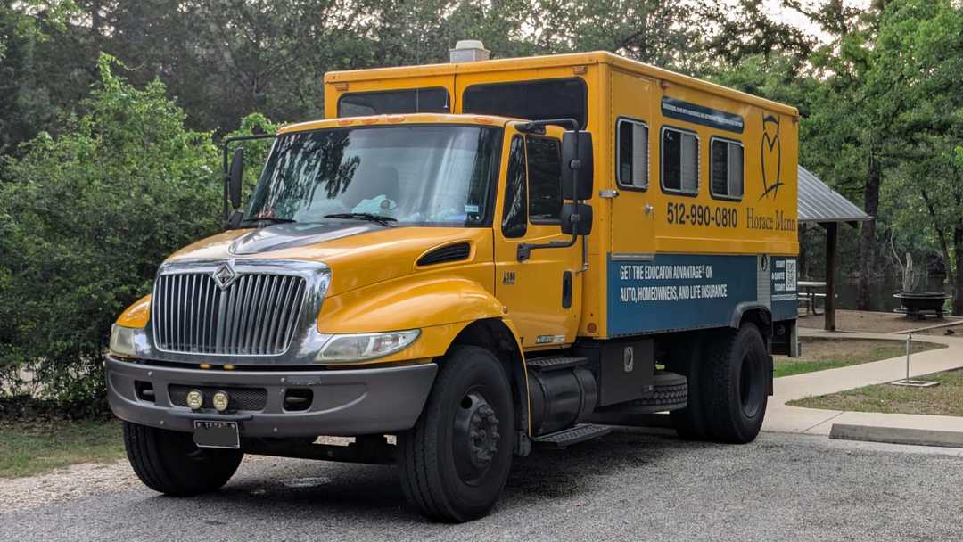 International 4300 DT466