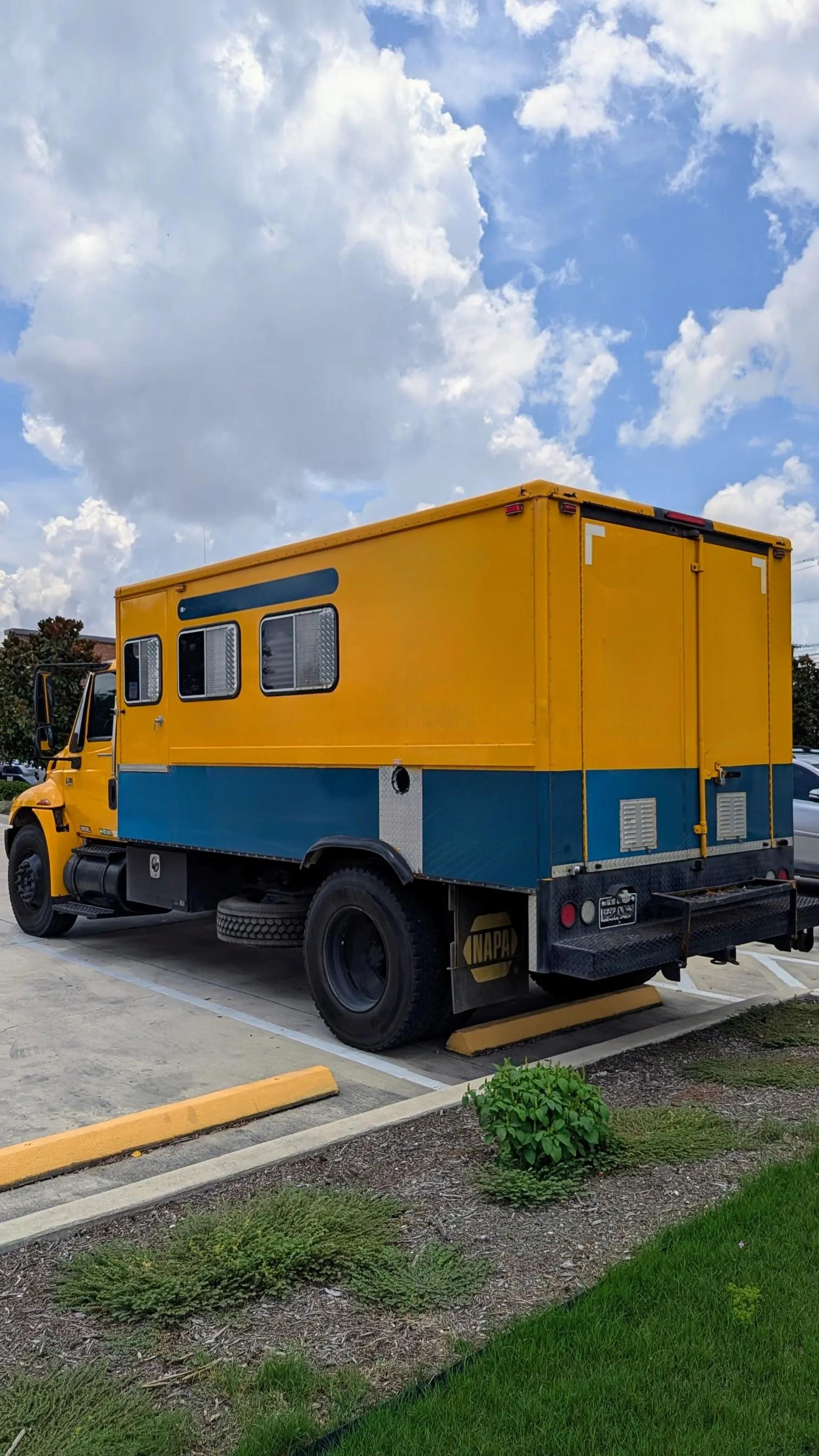 International 4300 DT466 - image 6