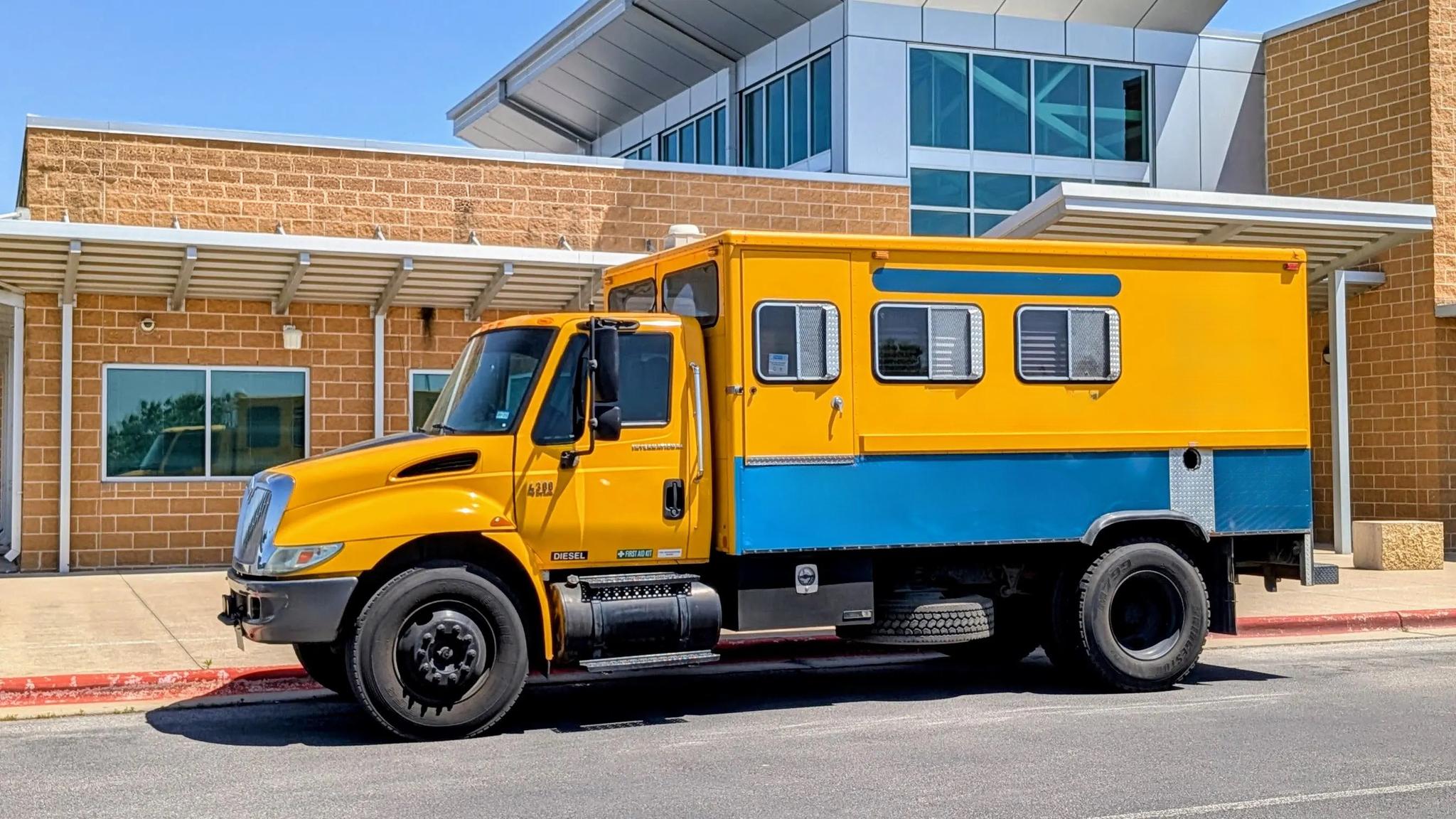International 4300 DT466 - image 4