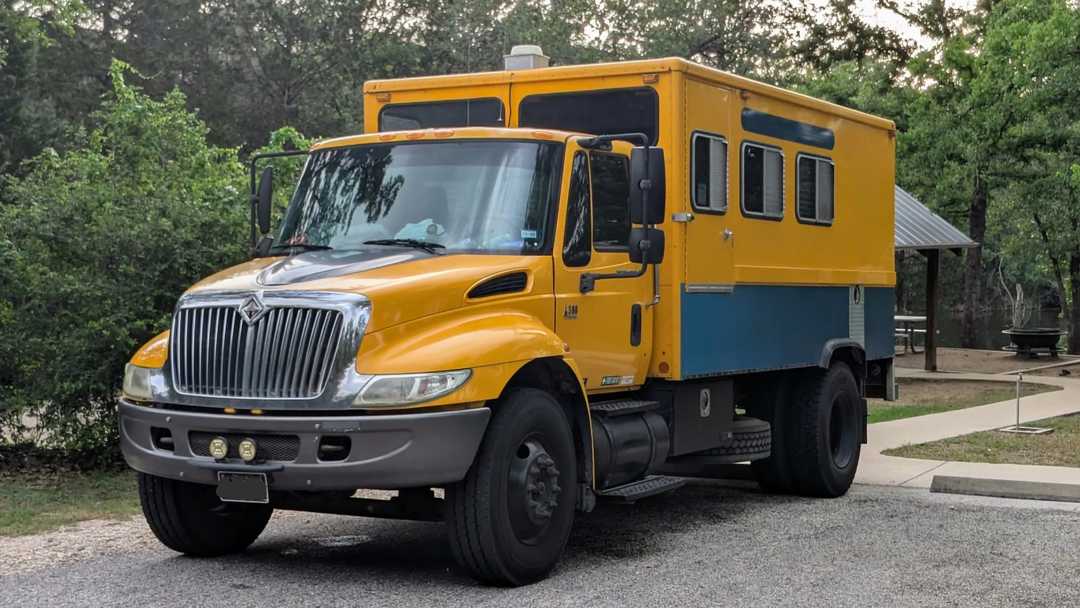 International 4300 DT466