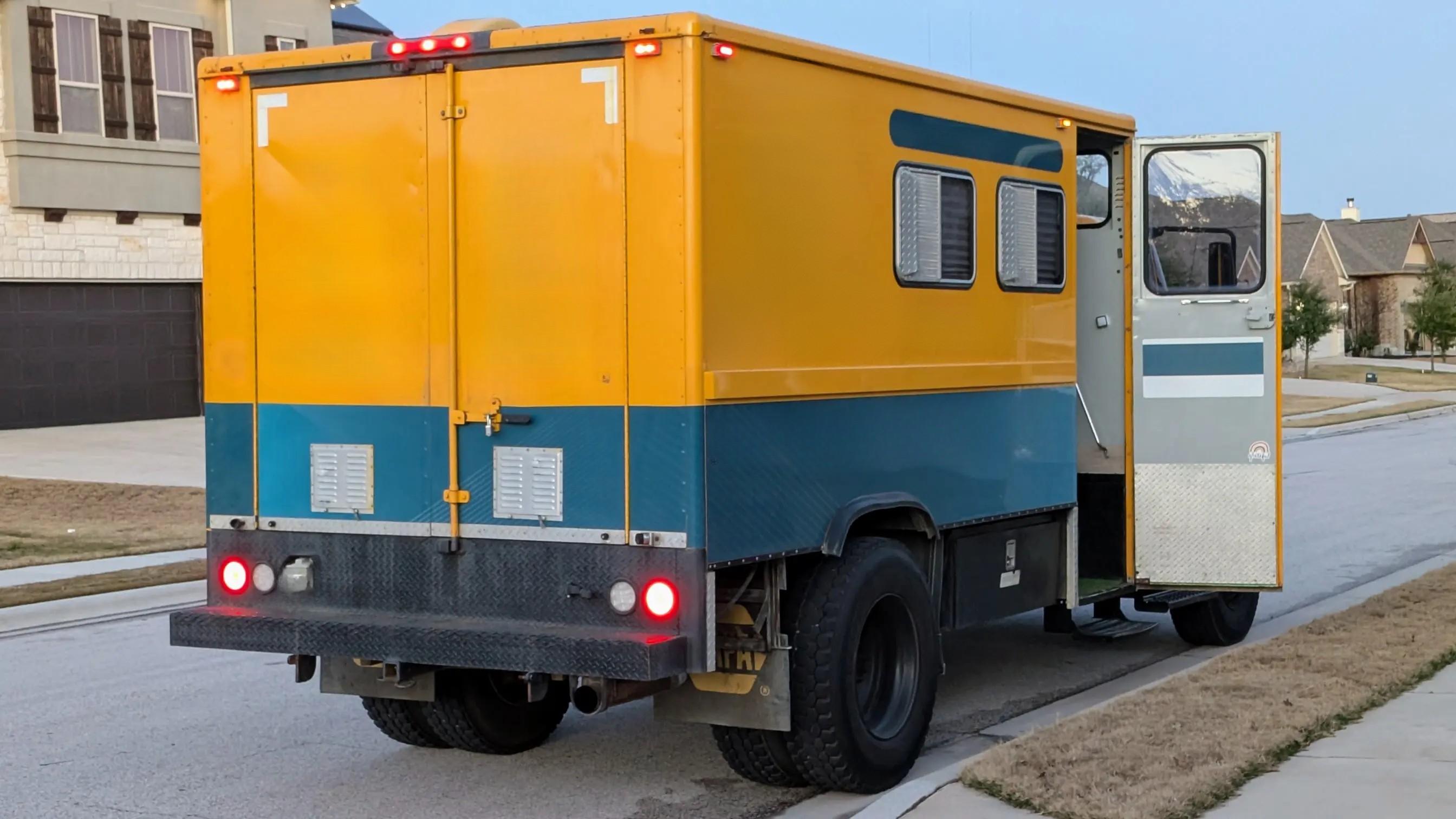 International 4300 DT466 - image 2