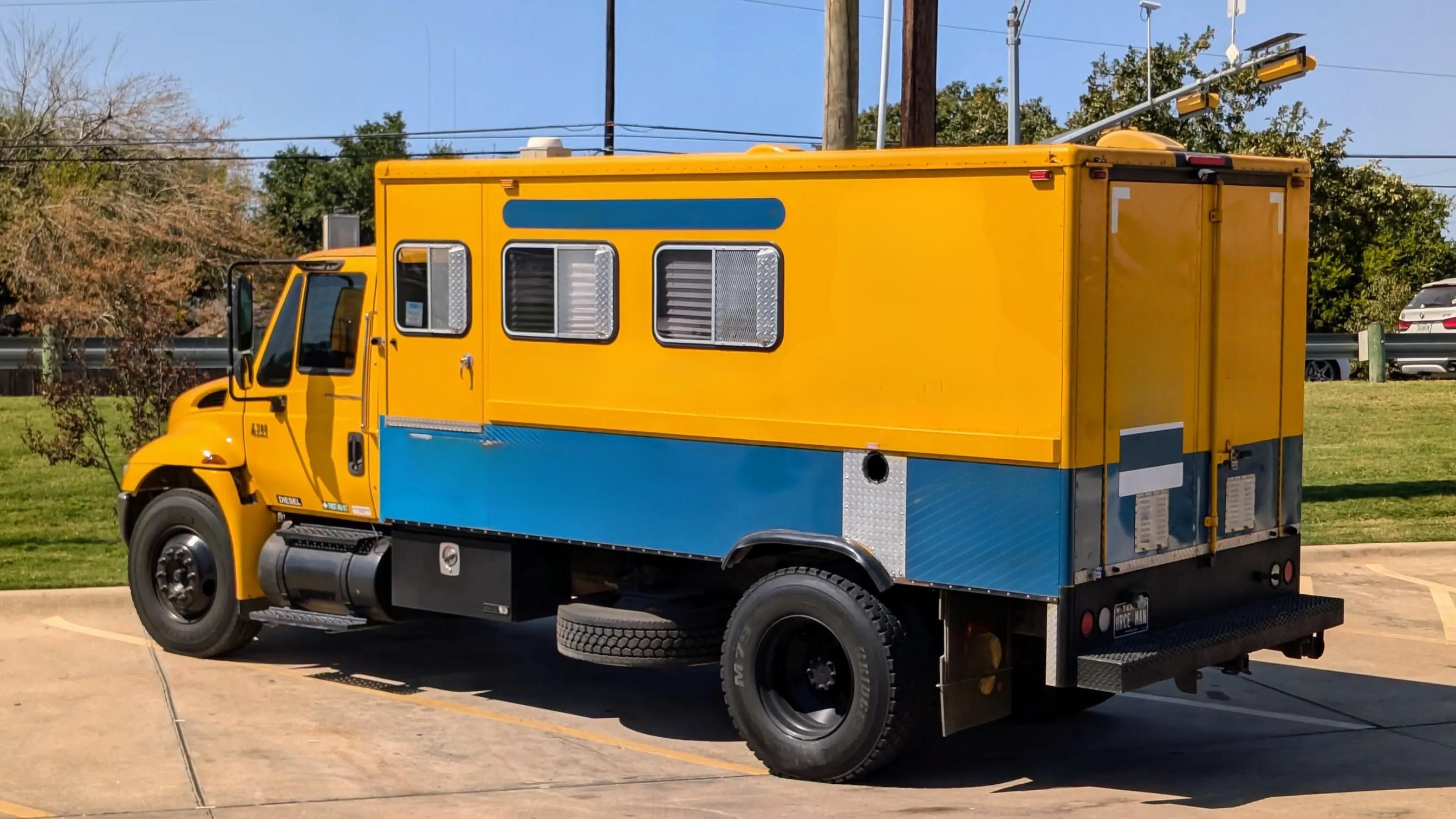International 4300 DT466 - image 10