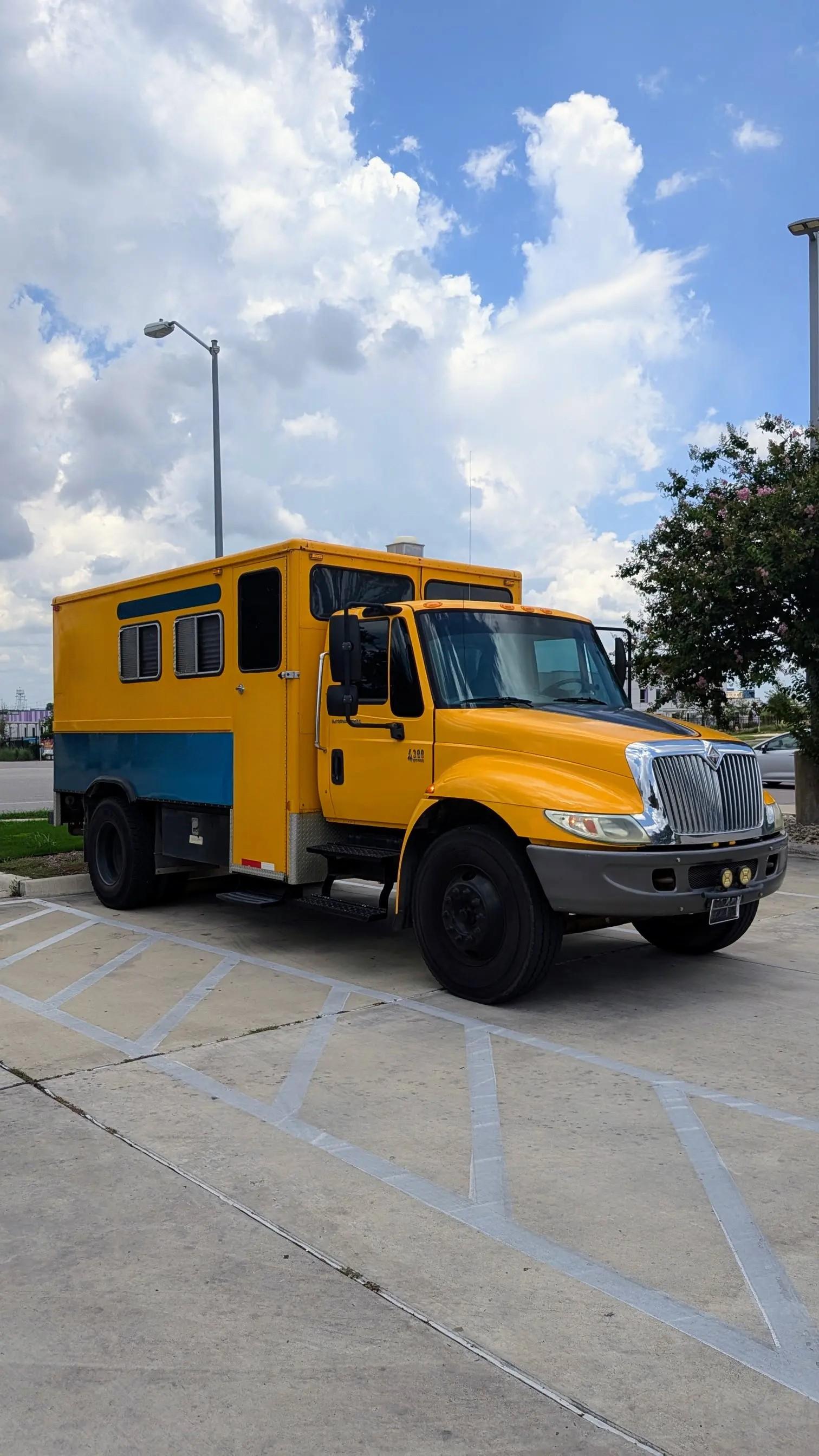 International 4300 DT466 - image 8