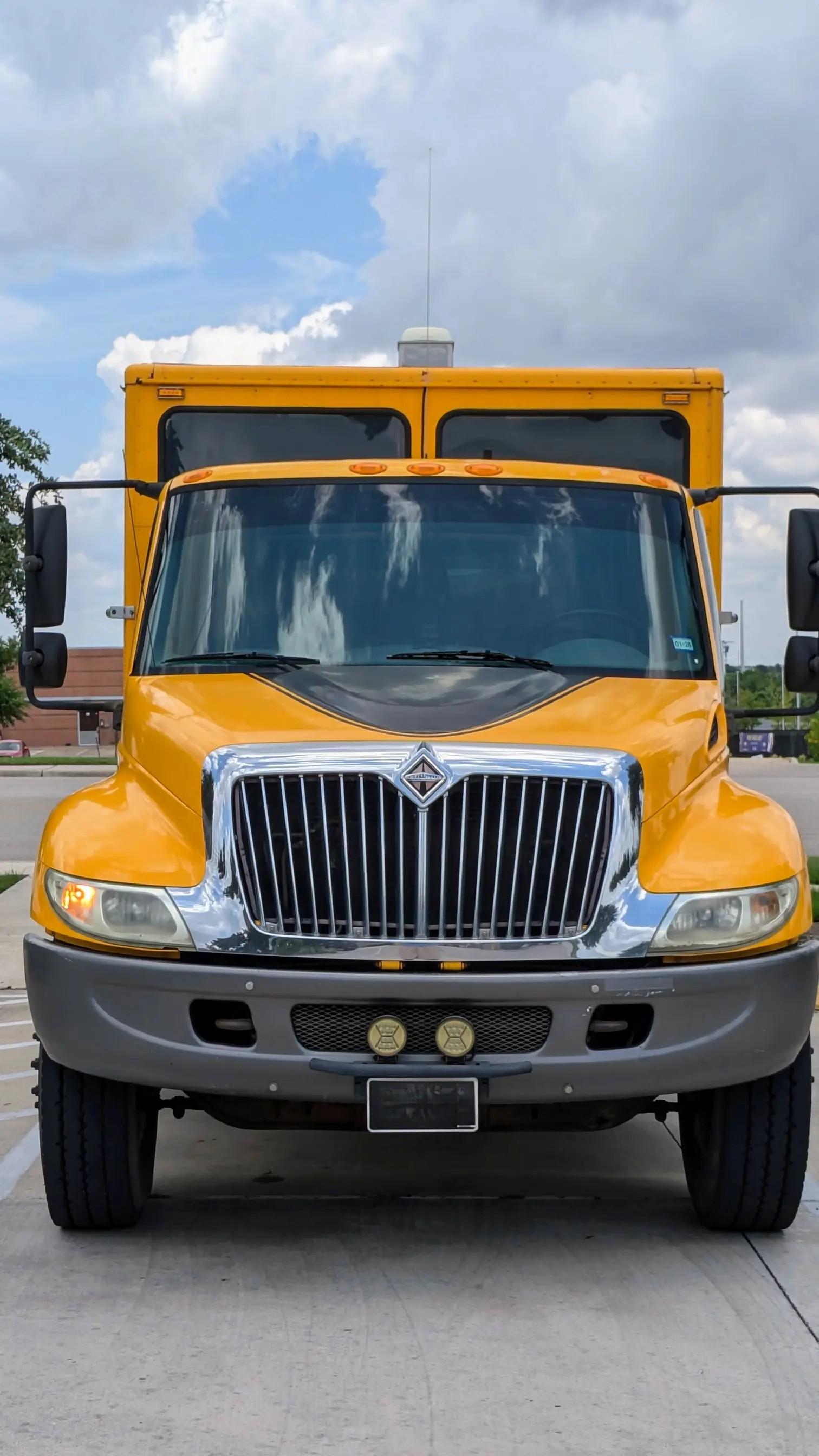 International 4300 DT466 - image 9