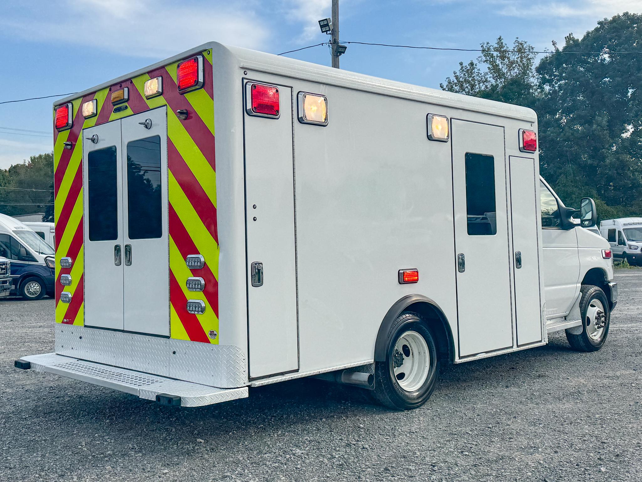 2022 Crestline CCL150 E-350 Type III - image 3
