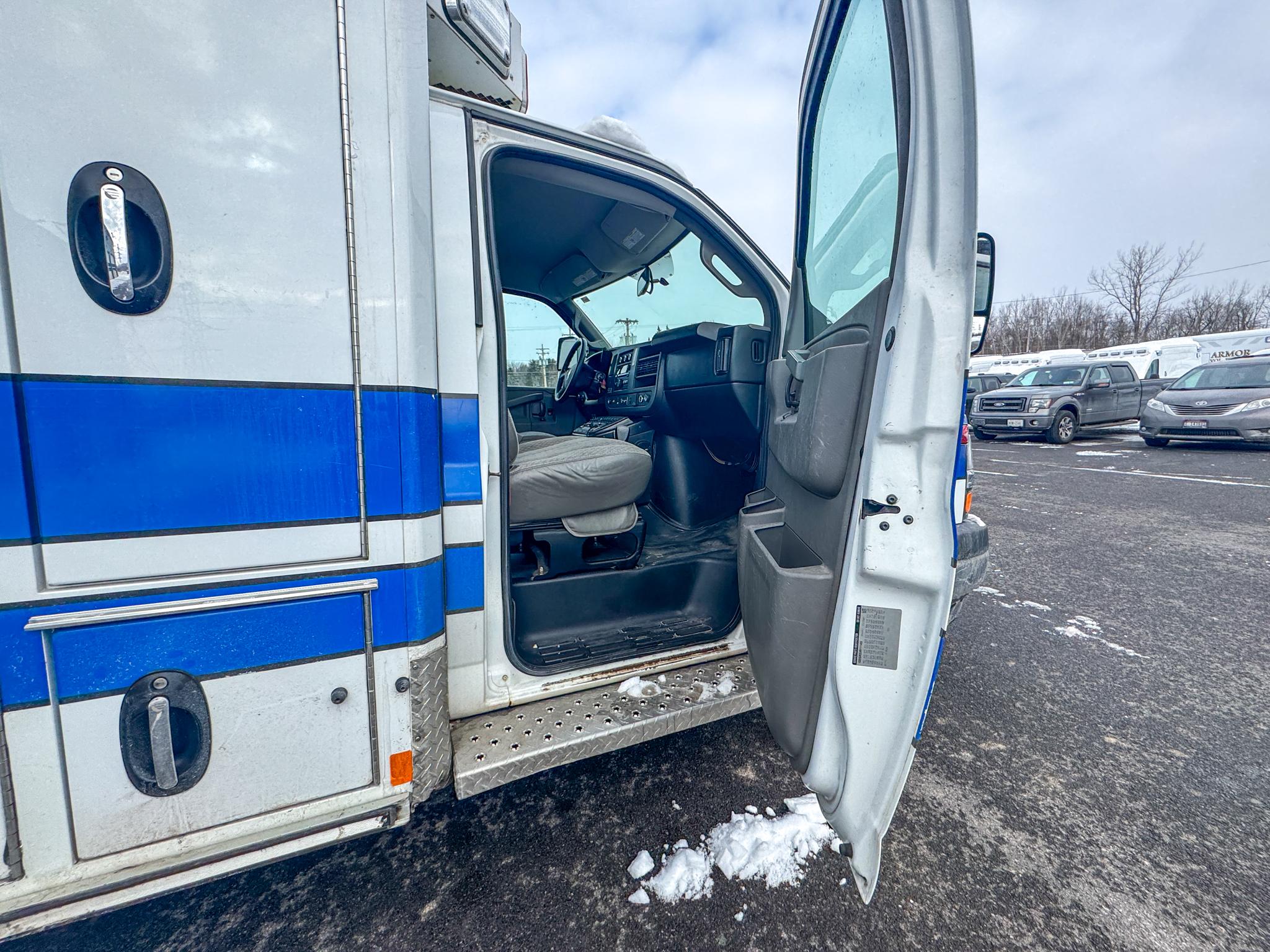 2017 Wheeled Coach CitiMedic Chevy 3500 Type III - image 11